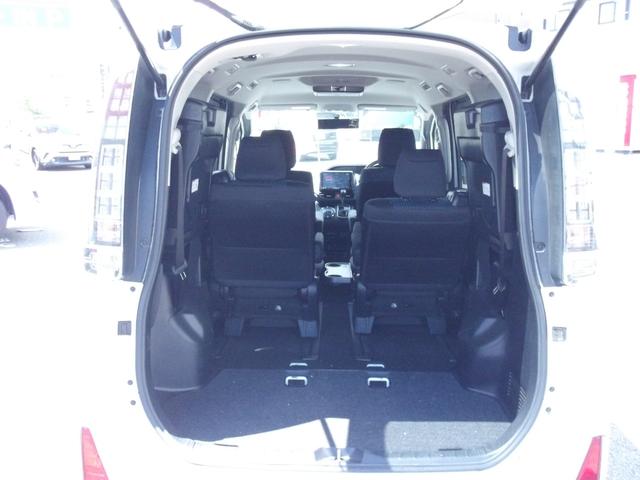 ヴォクシー ＺＳ　煌　４ＷＤ　ＥＴＣ　バックカメラ　ナビ　ＴＶ　両側電動スライドドア　オートライト　ＬＥＤヘッドランプ　スマートキー　アイドリングストップ　電動格納ミラー　後席モニター　３列シート　ＣＶＴ　アルミホイール（19枚目）