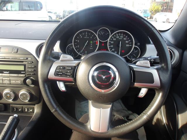 ロードスター ＶＳ　ＲＨＴ　オープンカー　ＨＩＤ　ＡＴ　スマートキー　シートヒーター　アルミホイール　盗難防止システム　衝突安全ボディ　ＡＢＳ　ＥＳＣ　ＣＤ　ミュージックプレイヤー接続可　エアコン　パワーステアリング（2枚目）