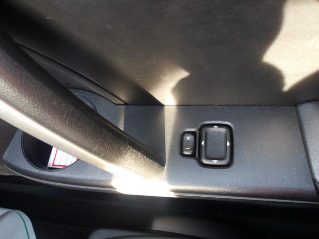 ロードスター ＶＳ　ＲＨＴ　オープンカー　ＨＩＤ　ＡＴ　スマートキー　シートヒーター　アルミホイール　盗難防止システム　衝突安全ボディ　ＡＢＳ　ＥＳＣ　ＣＤ　ミュージックプレイヤー接続可　エアコン　パワーステアリング（6枚目）