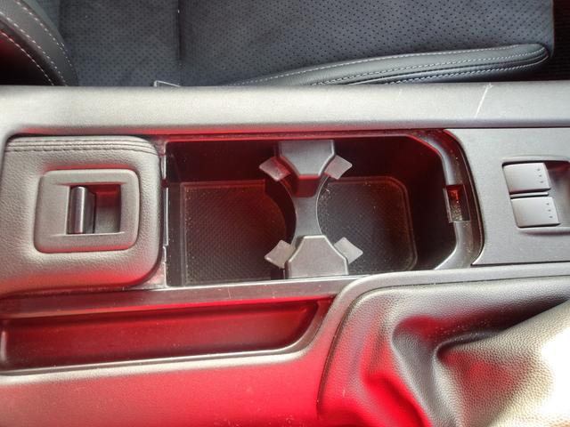 ロードスター ＶＳ　ＲＨＴ　オープンカー　ＨＩＤ　ＡＴ　スマートキー　シートヒーター　アルミホイール　盗難防止システム　衝突安全ボディ　ＡＢＳ　ＥＳＣ　ＣＤ　ミュージックプレイヤー接続可　エアコン　パワーステアリング（10枚目）