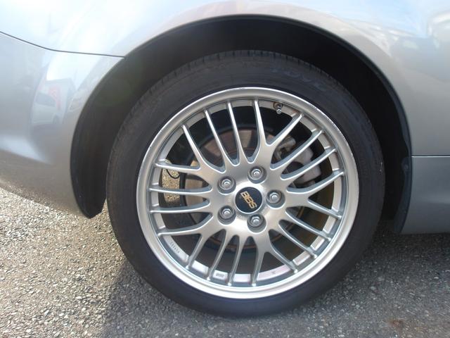 ロードスター ＶＳ　ＲＨＴ　オープンカー　ＨＩＤ　ＡＴ　スマートキー　シートヒーター　アルミホイール　盗難防止システム　衝突安全ボディ　ＡＢＳ　ＥＳＣ　ＣＤ　ミュージックプレイヤー接続可　エアコン　パワーステアリング（20枚目）