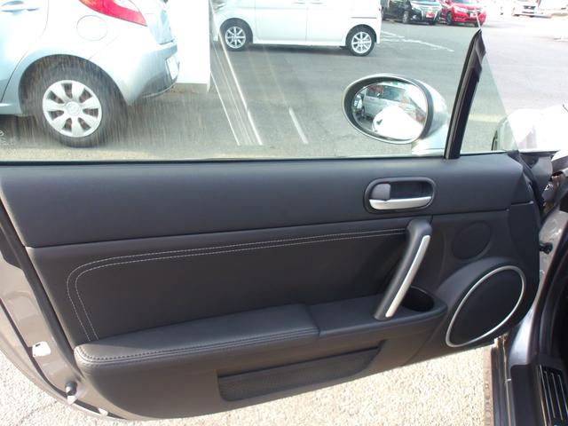 ロードスター ＶＳ　ＲＨＴ　オープンカー　ＨＩＤ　ＡＴ　スマートキー　シートヒーター　アルミホイール　盗難防止システム　衝突安全ボディ　ＡＢＳ　ＥＳＣ　ＣＤ　ミュージックプレイヤー接続可　エアコン　パワーステアリング（24枚目）