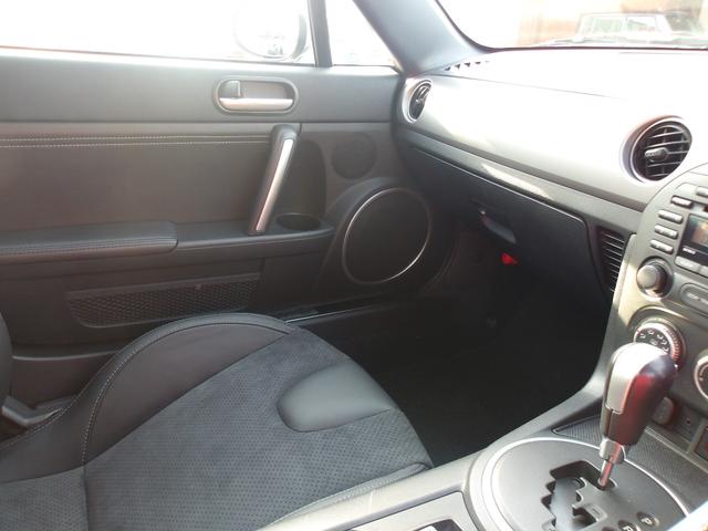 ロードスター ＶＳ　ＲＨＴ　オープンカー　ＨＩＤ　ＡＴ　スマートキー　シートヒーター　アルミホイール　盗難防止システム　衝突安全ボディ　ＡＢＳ　ＥＳＣ　ＣＤ　ミュージックプレイヤー接続可　エアコン　パワーステアリング（28枚目）