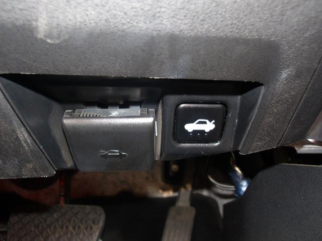 ロードスター ＶＳ　ＲＨＴ　オープンカー　ＨＩＤ　ＡＴ　スマートキー　シートヒーター　アルミホイール　盗難防止システム　衝突安全ボディ　ＡＢＳ　ＥＳＣ　ＣＤ　ミュージックプレイヤー接続可　エアコン　パワーステアリング（35枚目）