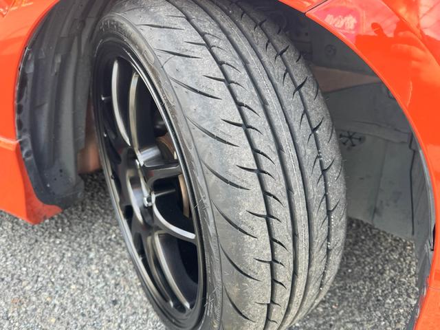 フィットハイブリッド ＲＳ　ファインスタイル　６速マニュアル　９インチナビ　ＥＴＣ　テイン車高調　ワークエモーション１７インチアルミ　社外マフラー（7枚目）