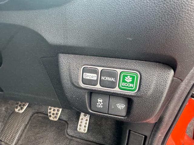 フィットハイブリッド ＲＳ　ファインスタイル　６速マニュアル　９インチナビ　ＥＴＣ　テイン車高調　ワークエモーション１７インチアルミ　社外マフラー（16枚目）