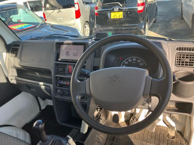 キャリイトラック 　４ＷＤ　５速マニュアル　エアコン　パワーステアリング　ナビ　エアバッグ　ドアバイザー　フロアゴムマット　軽トラック　ゲートプロテクター（7枚目）