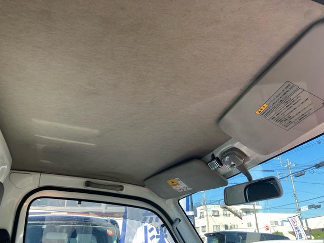 キャリイトラック 　４ＷＤ　５速マニュアル　エアコン　パワーステアリング　ナビ　エアバッグ　ドアバイザー　フロアゴムマット　軽トラック　ゲートプロテクター（8枚目）