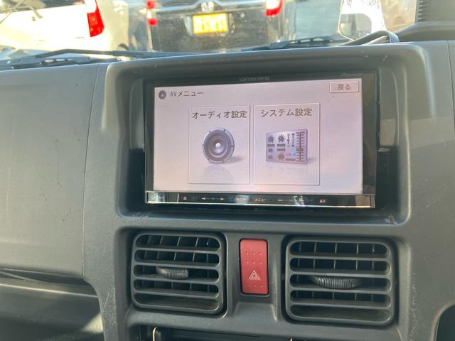 キャリイトラック 　４ＷＤ　５速マニュアル　エアコン　パワーステアリング　ナビ　エアバッグ　ドアバイザー　フロアゴムマット　軽トラック　ゲートプロテクター（11枚目）