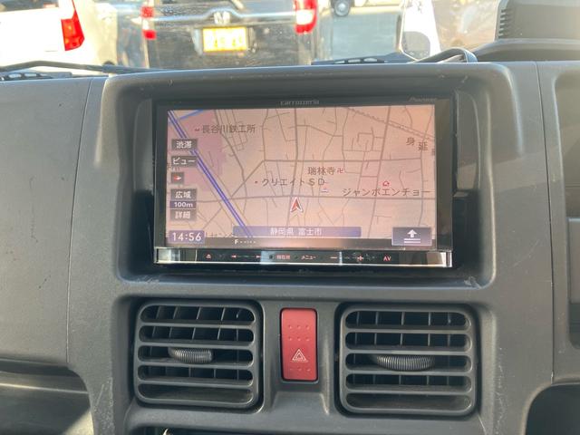 キャリイトラック 　４ＷＤ　５速マニュアル　エアコン　パワーステアリング　ナビ　エアバッグ　ドアバイザー　フロアゴムマット　軽トラック　ゲートプロテクター（12枚目）