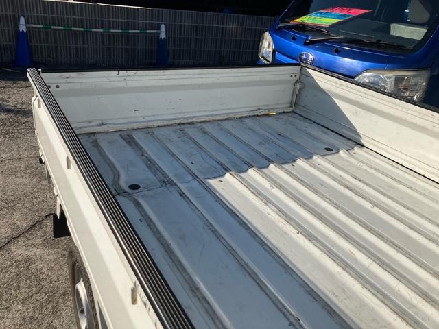 キャリイトラック 　４ＷＤ　５速マニュアル　エアコン　パワーステアリング　ナビ　エアバッグ　ドアバイザー　フロアゴムマット　軽トラック　ゲートプロテクター（14枚目）