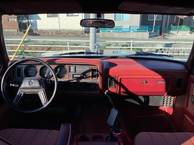ダッジ・ラム チャージャー　ＲＡＭ　ＣＨＡＲＧＥＲ　ＬＥ１５０　１９８８モデル　４ＷＤ　左ハンドル　リフトアップ　１５インチアルミ　社外オーディオＵＳＢ　Ｂｌｕｅｔｏｏｔｈ対応　ＥＴＣ　車検令和８年３月まで（12枚目）