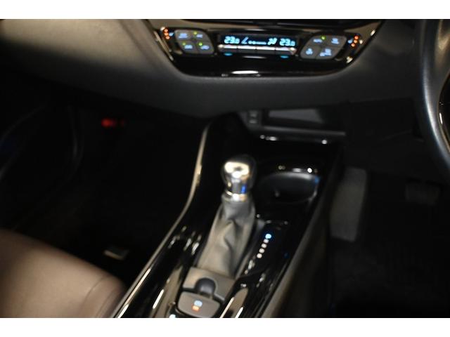 Ｃ－ＨＲ Ｇ　ハイブリッド　衝突被害軽減システム　オートクルーズコントロール　ＬＥＤヘッドランプ　メモリーナビ　バックカメラ　ＥＴＣ　フルセグ　ミュージックプレイヤー接続可　ＤＶＤ再生　ＣＤ　アルミホイール（9枚目）