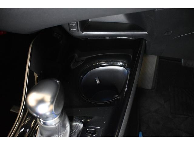 Ｃ－ＨＲ Ｇ　ハイブリッド　衝突被害軽減システム　オートクルーズコントロール　ＬＥＤヘッドランプ　メモリーナビ　バックカメラ　ＥＴＣ　フルセグ　ミュージックプレイヤー接続可　ＤＶＤ再生　ＣＤ　アルミホイール（12枚目）