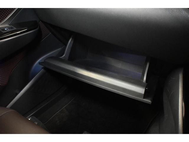 Ｃ－ＨＲ Ｇ　ハイブリッド　衝突被害軽減システム　オートクルーズコントロール　ＬＥＤヘッドランプ　メモリーナビ　バックカメラ　ＥＴＣ　フルセグ　ミュージックプレイヤー接続可　ＤＶＤ再生　ＣＤ　アルミホイール（16枚目）