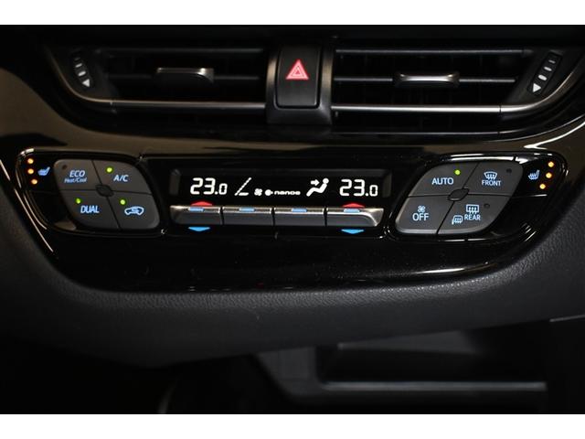 左右で温度調整の出来るデュアルオートエアコン完備☆快適な車内空間で会話も弾みます♪寒い日も快適♪シートヒーター装備！