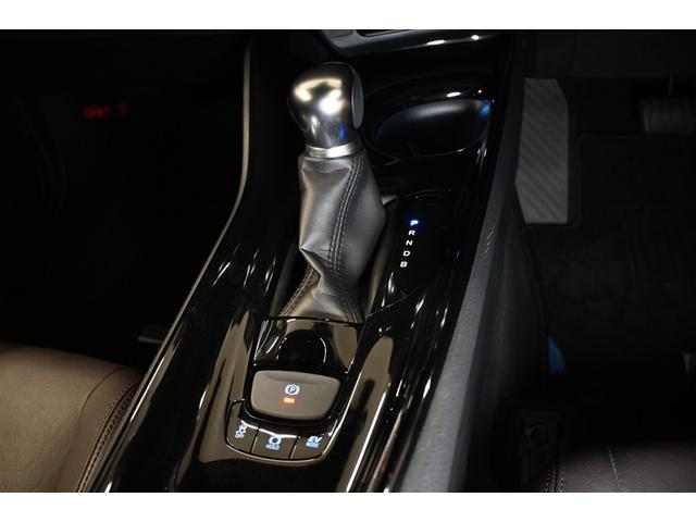 電動パーキングブレーキ搭載！スイッチ操作でパーキングブレーキを作動・解除できます。