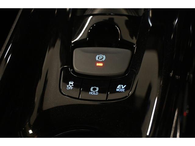 ３つの走行モードがあります。『ＥＶモード』はモーターのみで走行しガソリンを消費しないハイブリッド車ならではの環境にも優しい走行です。
