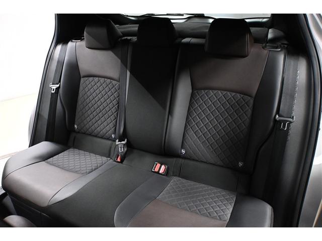 乗り込みやすく程よい広さのあるリアシート☆