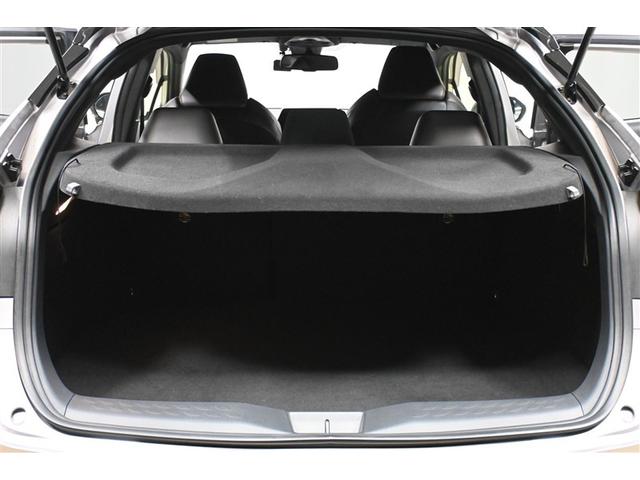 リヤシートを倒せば大きな荷物を載せられます。