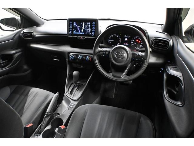 ヤリス Ｘ　衝突被害軽減システム　メモリーナビ　バックカメラ　ＥＴＣ　ドラレコ　ミュージックプレイヤー接続可　キーレス　ＣＶＴ　オートマ（4枚目）