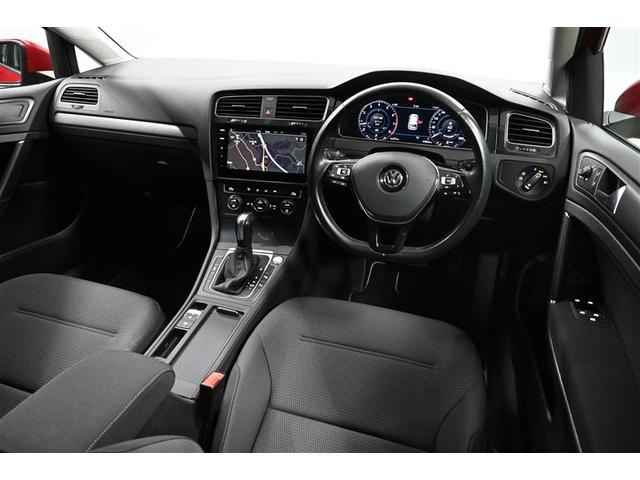 ゴルフ ＴＳＩコンフォートライン　マイスター　衝突被害軽減システム　オートクルーズコントロール　ＬＥＤヘッドランプ　メモリーナビ　バックカメラ　ＥＴＣ　ドラレコ　フルセグ　ミュージックプレイヤー接続可　ＤＶＤ再生　ＣＤ　アルミホイール　キーレス（4枚目）