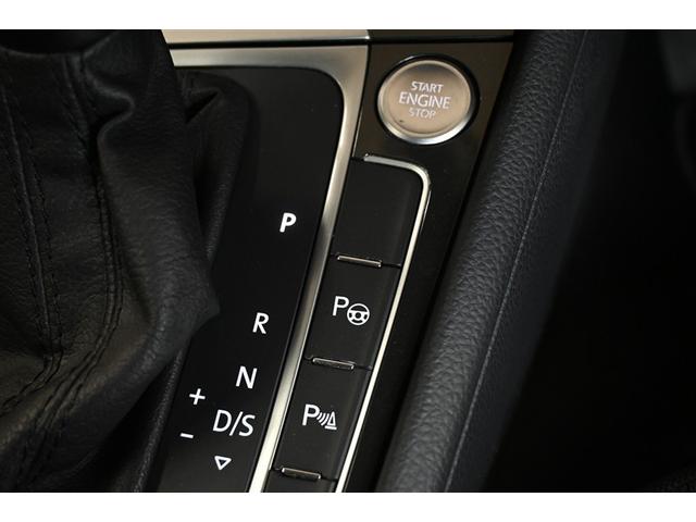 ゴルフ ＴＳＩコンフォートライン　マイスター　衝突被害軽減システム　オートクルーズコントロール　ＬＥＤヘッドランプ　メモリーナビ　バックカメラ　ＥＴＣ　ドラレコ　フルセグ　ミュージックプレイヤー接続可　ＤＶＤ再生　ＣＤ　アルミホイール　キーレス（12枚目）