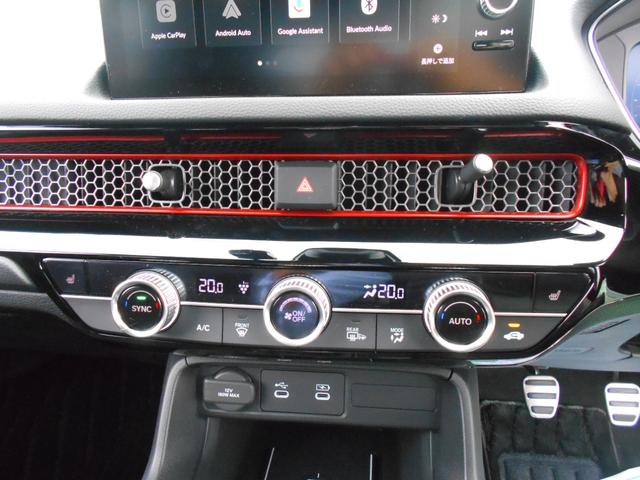 シビック RS 6速MT車 初度令和7年1月14日 走行7814km 車検令和10年1月13日テールゲートスポイラーウイングタイプ装着無限ベンチレーテッドバイザー装着グーグル搭載9インチホンダコネクトディスプレイ装備(42枚目)