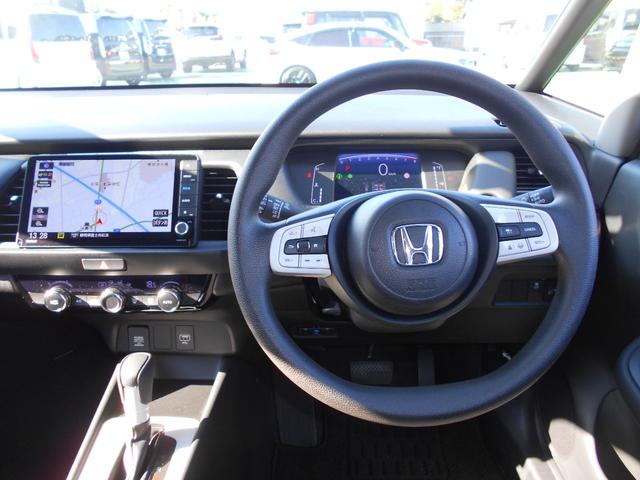 フィット クロスター　当社レンタカーＵＰ　初度令和５年１１月　車検整備付　走行１００３３ＫＭ　純正ナビ＋リヤカメラ＋ＥＴＣ＋ドラレコＦＲ　純正１６インチＡＷ　ＬＥＤヘッドライト　スマートキー（20枚目）