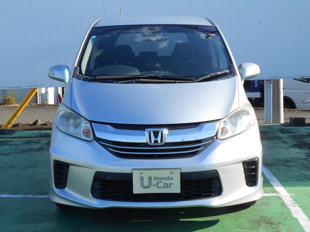 フリード Ｇ　ジャストセレクション　初度平成２７年４月　車検整備付き　走行８１９５９ＫＭ　３列シート７人乗り　２列目ベンチシート　両側スライドドア片側電動スライドドア　純正ナビ＋リヤカメラ＋ＥＴＣ＋フルセグ（2枚目）