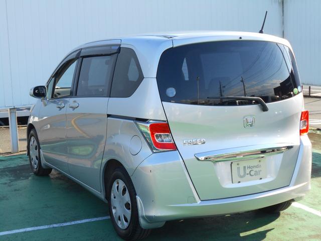 フリード Ｇ　ジャストセレクション　初度平成２７年４月　車検整備付き　走行８１９５９ＫＭ　３列シート７人乗り　２列目ベンチシート　両側スライドドア片側電動スライドドア　純正ナビ＋リヤカメラ＋ＥＴＣ＋フルセグ（9枚目）