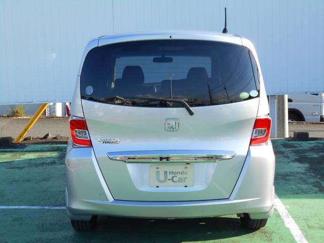 フリード Ｇ　ジャストセレクション　初度平成２７年４月　車検整備付き　走行８１９５９ＫＭ　３列シート７人乗り　２列目ベンチシート　両側スライドドア片側電動スライドドア　純正ナビ＋リヤカメラ＋ＥＴＣ＋フルセグ（10枚目）