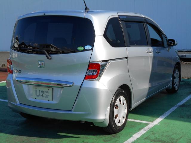 フリード Ｇ　ジャストセレクション　初度平成２７年４月　車検整備付き　走行８１９５９ＫＭ　３列シート７人乗り　２列目ベンチシート　両側スライドドア片側電動スライドドア　純正ナビ＋リヤカメラ＋ＥＴＣ＋フルセグ（11枚目）