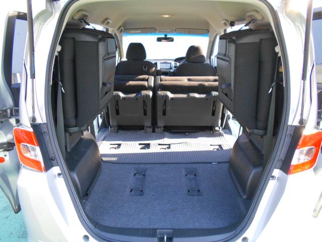 フリード Ｇ　ジャストセレクション　初度平成２７年４月　車検整備付き　走行８１９５９ＫＭ　３列シート７人乗り　２列目ベンチシート　両側スライドドア片側電動スライドドア　純正ナビ＋リヤカメラ＋ＥＴＣ＋フルセグ（16枚目）