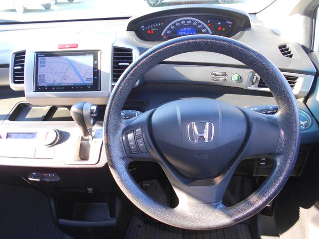 フリード Ｇ　ジャストセレクション　初度平成２７年４月　車検整備付き　走行８１９５９ＫＭ　３列シート７人乗り　２列目ベンチシート　両側スライドドア片側電動スライドドア　純正ナビ＋リヤカメラ＋ＥＴＣ＋フルセグ（24枚目）