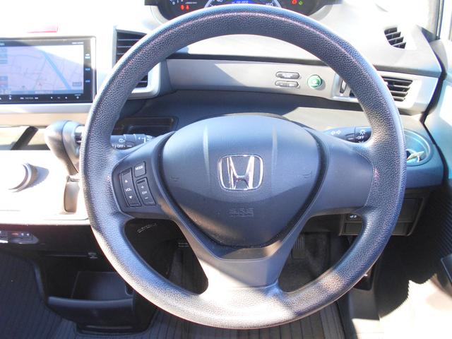 フリード Ｇ　ジャストセレクション　初度平成２７年４月　車検整備付き　走行８１９５９ＫＭ　３列シート７人乗り　２列目ベンチシート　両側スライドドア片側電動スライドドア　純正ナビ＋リヤカメラ＋ＥＴＣ＋フルセグ（25枚目）