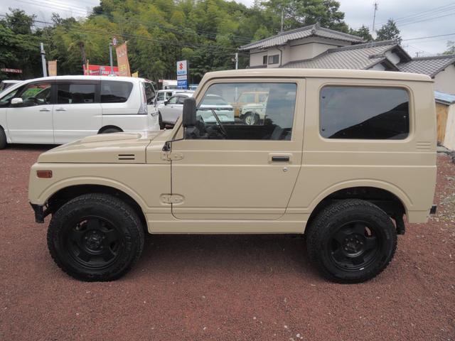 ジムニー ランドベンチャー　オールペイントベージュ・オートマチック・Ｆ＆Ｒショートバンパー・純正１６ＡＷマッドブラック仕様＆ジオランダー・ウッドステアリング・カロッツェリアＣＤ＆ＵＳＢ（6枚目）
