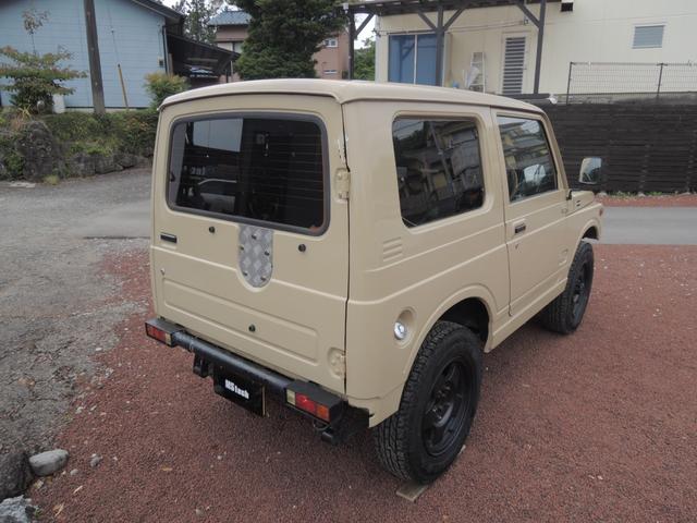 ジムニー ランドベンチャー　オールペイントベージュ・オートマチック・Ｆ＆Ｒショートバンパー・純正１６ＡＷマッドブラック仕様＆ジオランダー・ウッドステアリング・カロッツェリアＣＤ＆ＵＳＢ（9枚目）