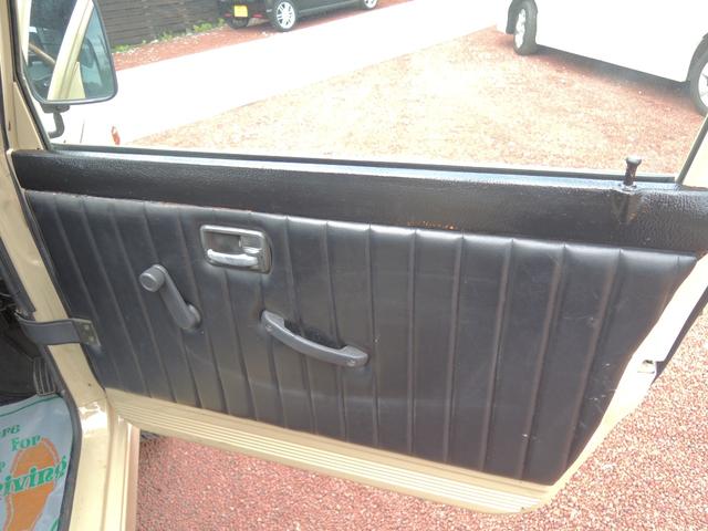 ジムニー ランドベンチャー　オールペイントベージュ・オートマチック・Ｆ＆Ｒショートバンパー・純正１６ＡＷマッドブラック仕様＆ジオランダー・ウッドステアリング・カロッツェリアＣＤ＆ＵＳＢ（16枚目）