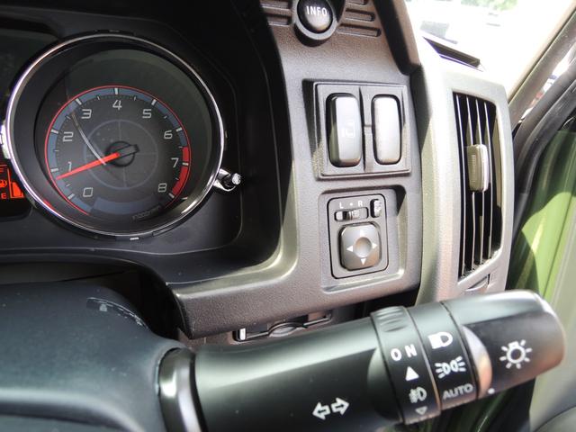 デリカＤ：５ エクシードＩＩ　パワースライドドア　カーキツートーンオールペイント　ＵＰグレード用純正１８ＡＷ　ＨＩＤ　純正ＨＤＤナビ　Ｂカメラ　ＥＴＣ　オートライト　クルコン　オートリトラミラー　スマートキー　タイミングチェーン式（21枚目）