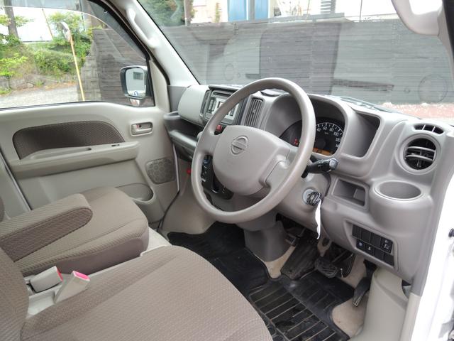 ＮＶ１００クリッパーバン ＧＸ　４速オートマ・ＥＴＣ・衝突軽減ブレーキ・全席パワーウインド・電動格納ミラー・キーレス・オーバーヘッドコンソール・純正ＣＤ・両側スライドドア・リアシート分割格納式・ハイルーフ・走行６．４万ｋｍ（9枚目）