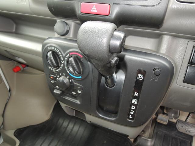 ＮＶ１００クリッパーバン ＧＸ　４速オートマ・ＥＴＣ・衝突軽減ブレーキ・全席パワーウインド・電動格納ミラー・キーレス・オーバーヘッドコンソール・純正ＣＤ・両側スライドドア・リアシート分割格納式・ハイルーフ・走行６．４万ｋｍ（15枚目）