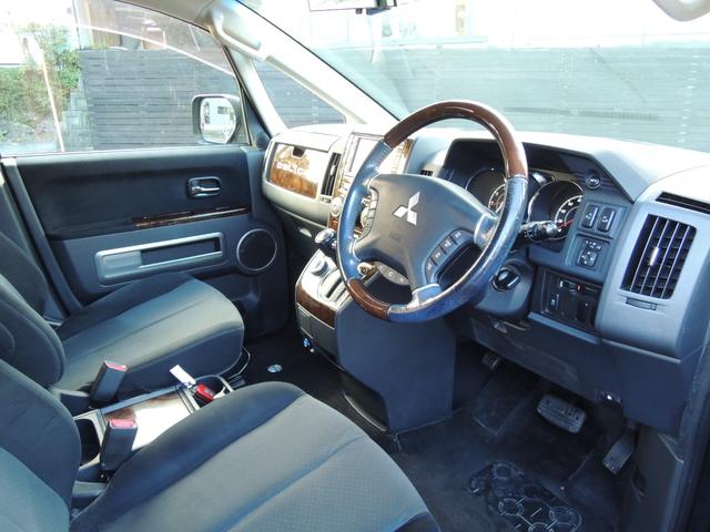 デリカＤ：５ シャモニー　特別仕様車・両側パワースライドドア・純正ＨＤＤナビ＆地デジフルセグＴＶ・ＥＴＣ・バックカメラ・フロント＆サイドカメラ・ウッドコンビハンドル・スマートキー・ＨＩＤヘッドライト・純正１８ＡＷ（9枚目）