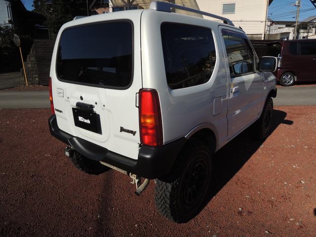 ジムニー ＦＩＳフリースタイルワールドカップリミテッド　特別仕様車　５速マニュアル　リフトアップＫＩＴ　社外１６ＡＷ　ヨコハマジオランダータイヤ　Ｆショートバンパー　アンダーガード　ＬＥＤヘッドライト　シートヒーター　ＭＯＭＯステアリング　Ｔチェーン式（8枚目）