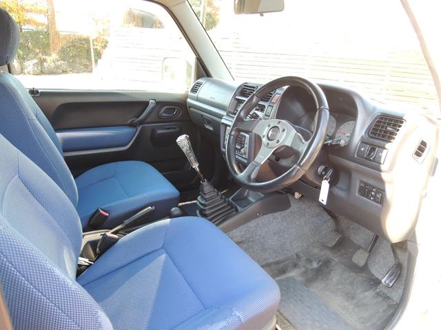 ジムニー ＦＩＳフリースタイルワールドカップリミテッド　特別仕様車　５速マニュアル　リフトアップＫＩＴ　社外１６ＡＷ　ヨコハマジオランダータイヤ　Ｆショートバンパー　アンダーガード　ＬＥＤヘッドライト　シートヒーター　ＭＯＭＯステアリング　Ｔチェーン式（9枚目）