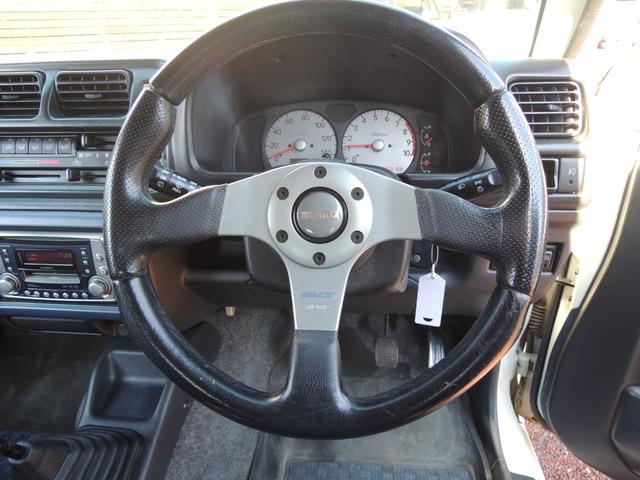 ジムニー ＦＩＳフリースタイルワールドカップリミテッド　特別仕様車　５速マニュアル　リフトアップＫＩＴ　社外１６ＡＷ　ヨコハマジオランダータイヤ　Ｆショートバンパー　アンダーガード　ＬＥＤヘッドライト　シートヒーター　ＭＯＭＯステアリング　Ｔチェーン式（12枚目）