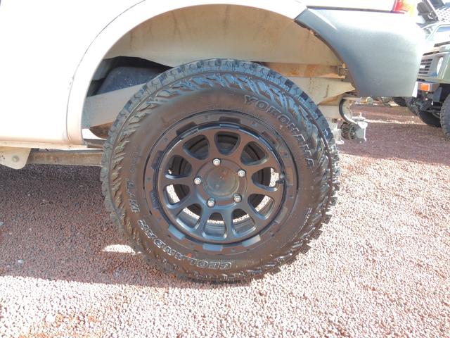 ジムニー ＦＩＳフリースタイルワールドカップリミテッド　特別仕様車　５速マニュアル　リフトアップＫＩＴ　社外１６ＡＷ　ヨコハマジオランダータイヤ　Ｆショートバンパー　アンダーガード　ＬＥＤヘッドライト　シートヒーター　ＭＯＭＯステアリング　Ｔチェーン式（20枚目）