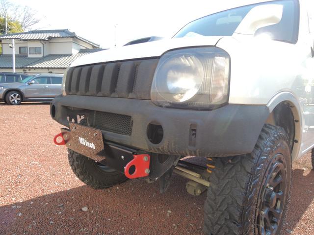 ジムニー ＦＩＳフリースタイルワールドカップリミテッド　特別仕様車　５速マニュアル　リフトアップＫＩＴ　社外１６ＡＷ　ヨコハマジオランダータイヤ　Ｆショートバンパー　アンダーガード　ＬＥＤヘッドライト　シートヒーター　ＭＯＭＯステアリング　Ｔチェーン式（21枚目）