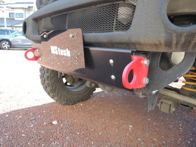 ジムニー ＦＩＳフリースタイルワールドカップリミテッド　特別仕様車　５速マニュアル　リフトアップＫＩＴ　社外１６ＡＷ　ヨコハマジオランダータイヤ　Ｆショートバンパー　アンダーガード　ＬＥＤヘッドライト　シートヒーター　ＭＯＭＯステアリング　Ｔチェーン式（22枚目）