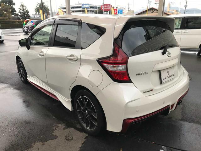 ノート ニスモ　スマートキー　ブレーキサポート　横滑防止　アイドリングストップ　オートライト　オートミラー　純正ナビＭＭ３１８Ｄ－Ｗ（ＣＤ／ＤＶＤ／ＳＤ／ＢＴオーディオ／ＭＳ）　アラウンドビューモニター（7枚目）